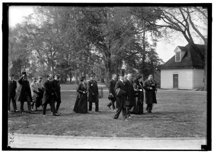 ALLIED COMMISSION TO U.S. AT MOUNT VERNON. IN GROUPS STOLLING ABOUT GROUNDS, MOST IMPORTANT PERSONS ONLY- JOFFRE; CHOCEPRAT; LANSING; VIVIANI; DANIELS LCCN2016867678
