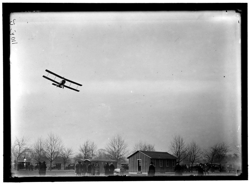 ALLIED AIRCRAFT. DEMONSTRATION AT POLO GROUNDS. COL. CHARLES E. LEE, BRITISH AVIATOR, WITH AVRO TRAINING PLANE DESIGNED BY A.V. ROE OF ENGLAND LCCN2016868903