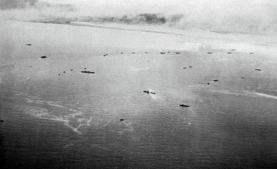 Allied amphibious forces off Hollandia, New Guinea, 22 April 1944