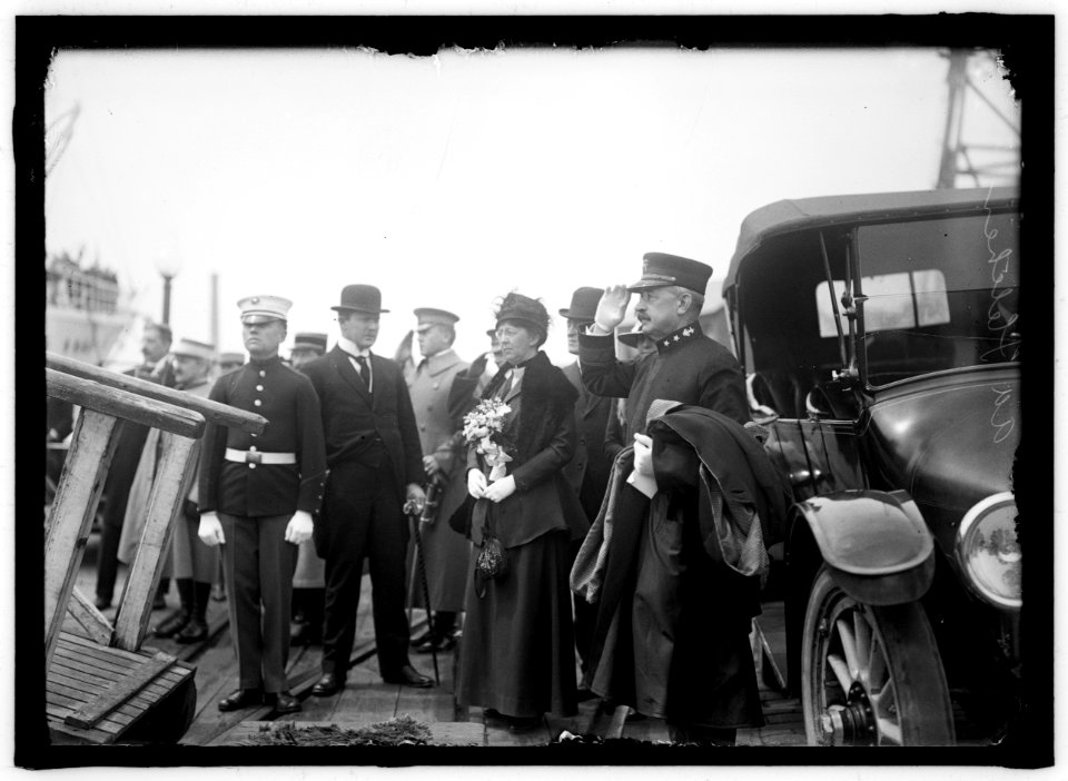 ALLIED COMMISSION TO U.S. BOARDING MAYFLOWER FOR TRIP TO MOUNT VERNON- ADMIRAL F.F. FLETCHER LCCN2016867700