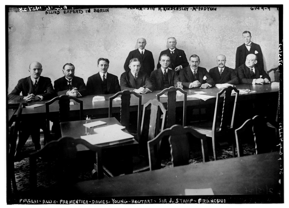 Allied Experts in Berlin - Flora - Sir R. Kindersley - McFadyean - Pirelli - Allix - Parmentier - Dawes - Young - Houtart - Sir J. Stamp - Francqui LCCN2014716971