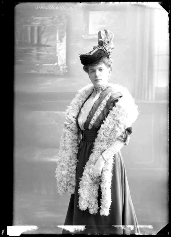 Alma Anderström, porträtt - SMV - GA076