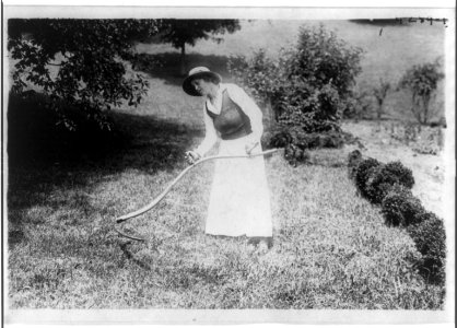 Alma Gluck cutting grass with a scythe, Aug. 3, 1917 LCCN2002713387