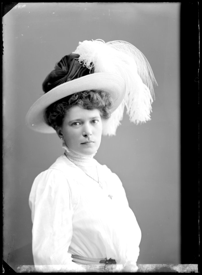 Alma Anderström, porträtt - SMV - GA077