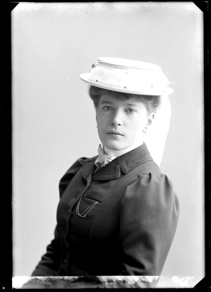 Alma Anderström, porträtt - SMV - GA079