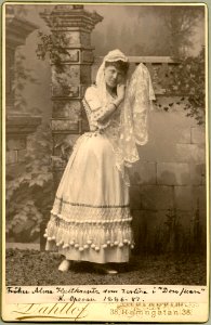 Alma Hultkrantz, rollporträtt - SMV - H4 150