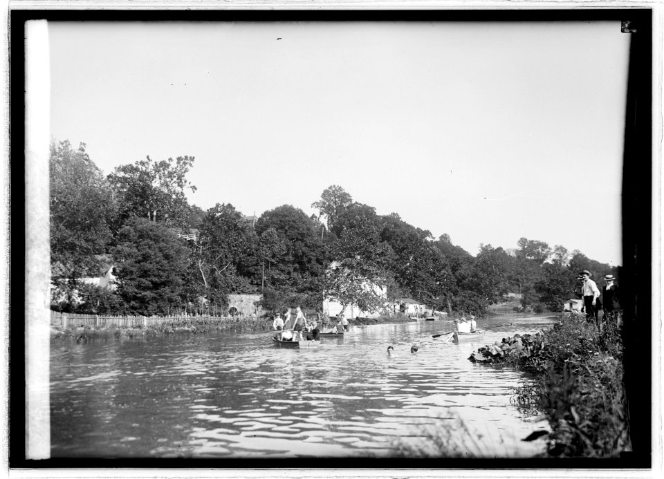 Along the C&O Canal LCCN2016821005
