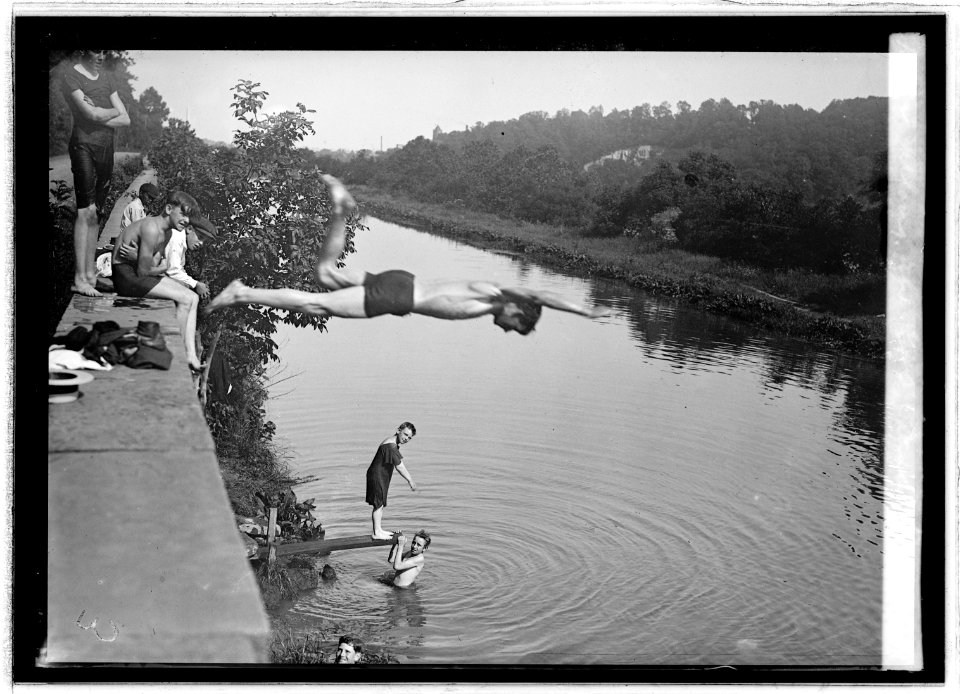 Along the C&O Canal LCCN2016821006