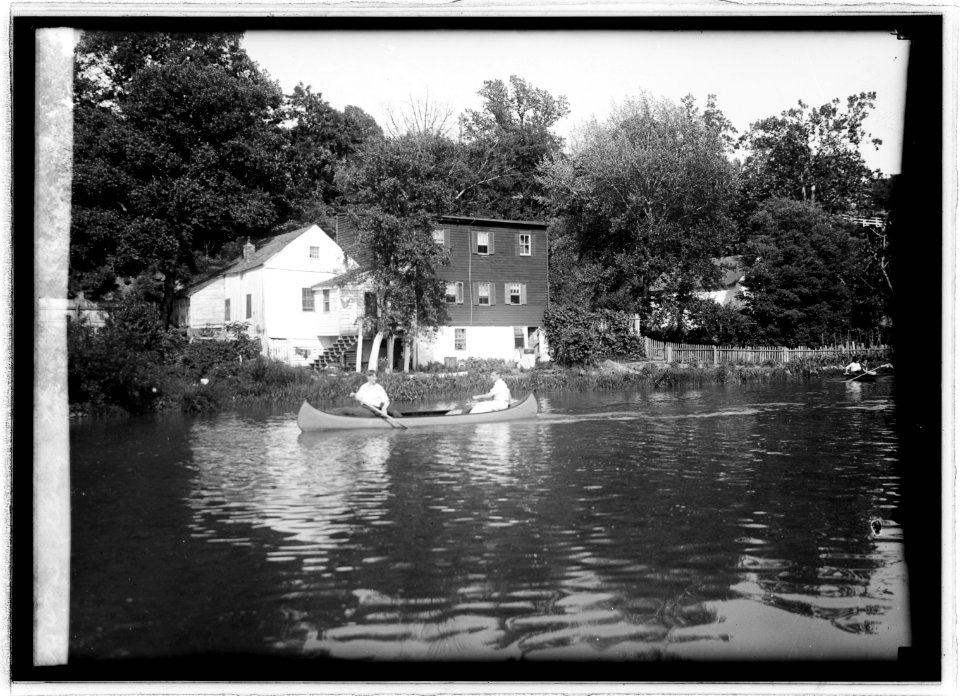 Along the C&O Canal LCCN2016821008