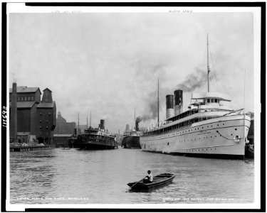 Along the river, Buffalo, N.Y. LCCN94509964