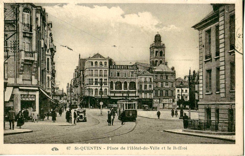 Alsacienne 67 - St-Quentin - Place de l'Hôtel-de-Ville et le Beffroi