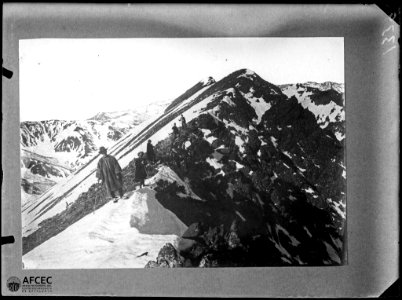 Alpinistes a la cresta entre el puig de Barbet i el Canigó
