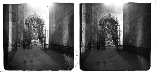 Altar d ' estil renaixentista al creuer dret de l'església de la Seu d ' Urgell