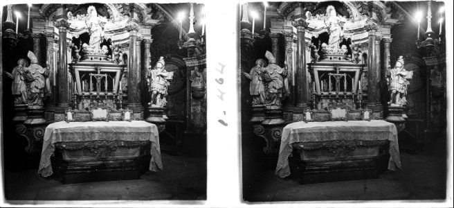 Altar d ' una cripta de la catedral de Manresa