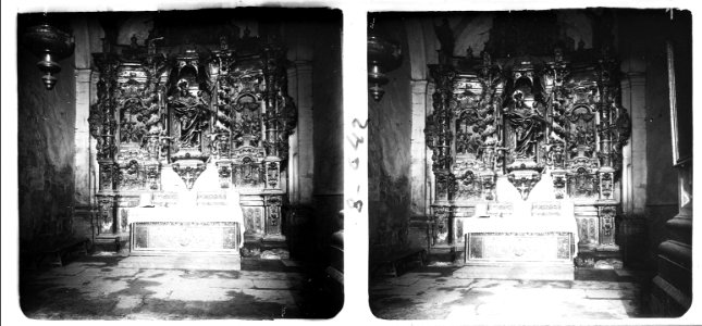 Altar de la Mare de Déu del Roser a l ' interior de l'església de Gandesa