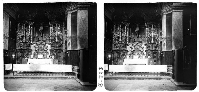 Altar del Sant Crist a l ' interior de l'església de Cornudella de Montsant