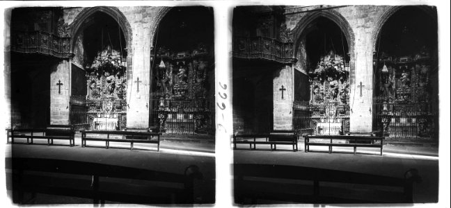 Altar lateral d ' una església de Valls photo