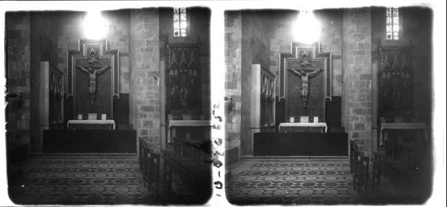 Altars i retaules del Sant Crist a l ' interior de l'església de la Mercè a Peralada