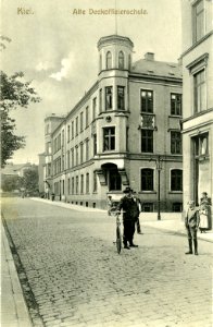 Alte Deckoffizierschule in der Waisenhofstraße, Ecke Muhliusstraße (Kiel 51.623)