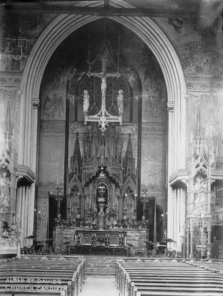 Altar, St Davids Church, Cardiff (4641629)