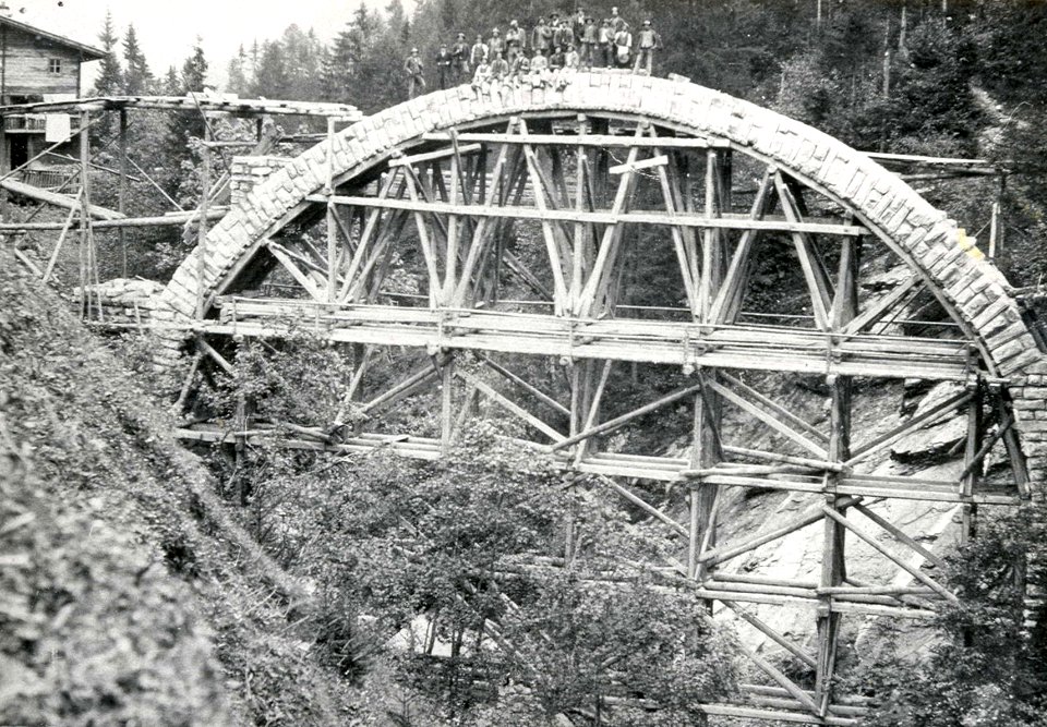 Alte Rosengartenbrücke im Bau 1912-1913