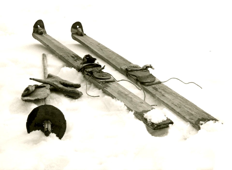 Alte Ski - gefunden am Hintertuxer Gletscher 1948