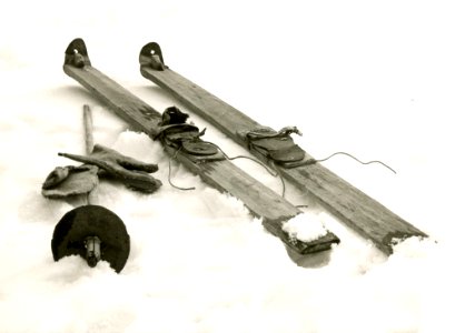 Alte Ski - gefunden am Hintertuxer Gletscher 1948 photo