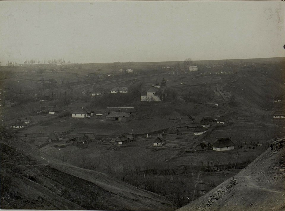 Alte Stellung der Br.5 westlich Bedrikovce.Hintergrund Zerstörter Meierhof Ziwankz. (BildID 15447825)