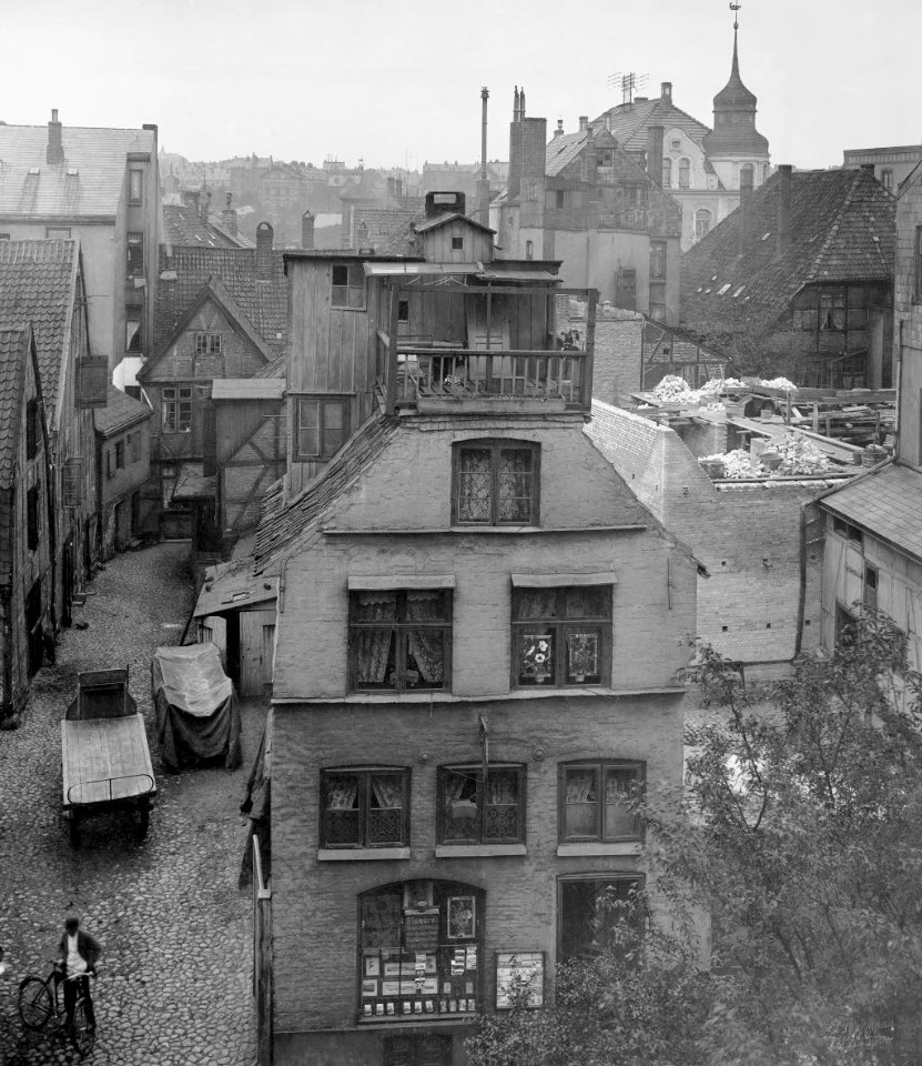 Altes Bürgerhaus in der Schlossstraße 23 (Kiel 44.610)
