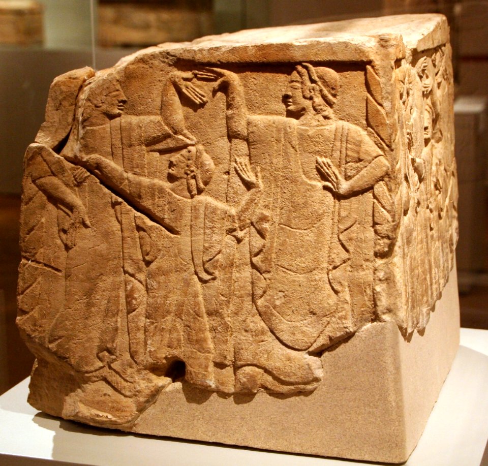 Altes Museum - Basis eines Cippus, Tanzende Mädchen und Jünglinge1