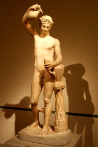 Altes Museum - Einschenkender Satyr