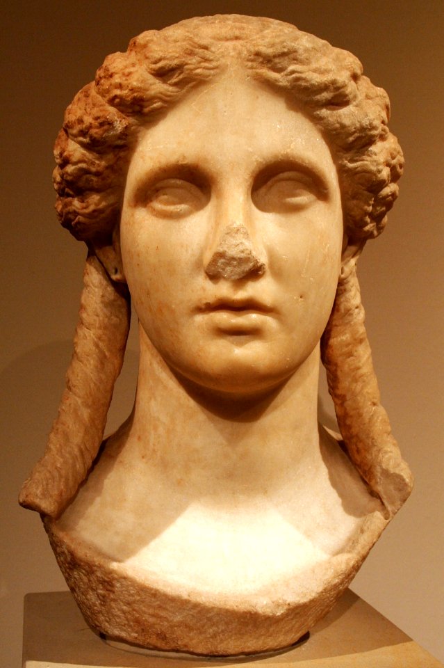Altes Museum - Kopf der Artemis oder des Apollon