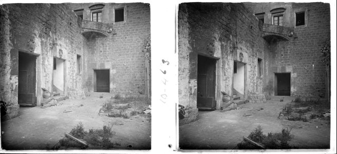 Altres portes d ' entrada a la cuina , les despenses i els menjadors del convent dels Àngels