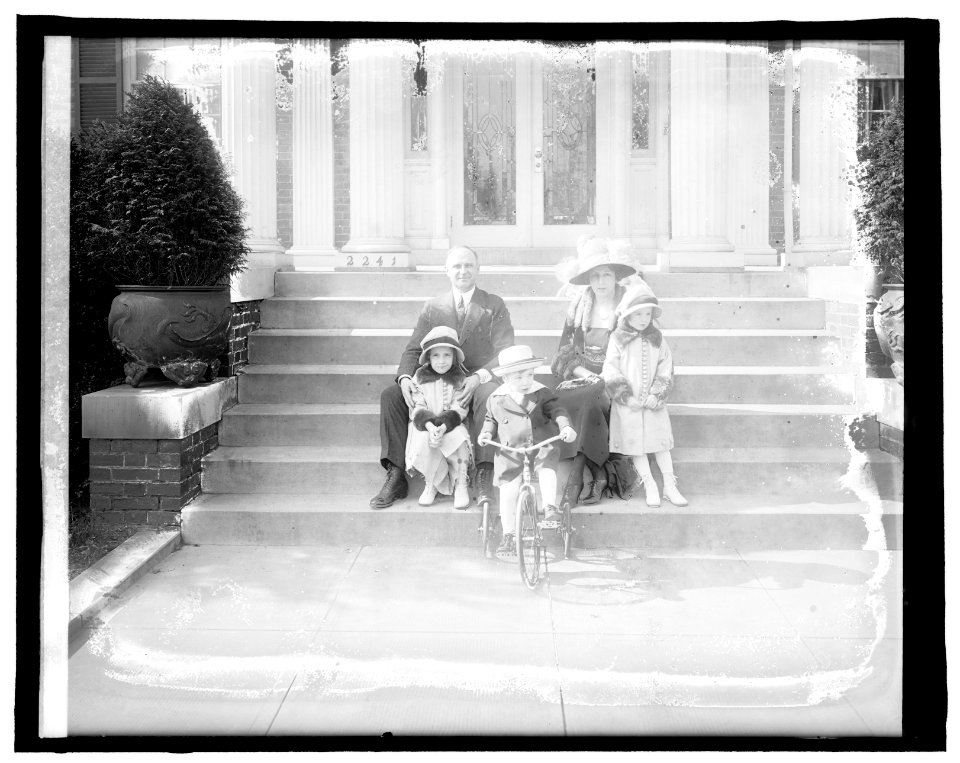 Alvin T. Fuller & family LCCN2016851825