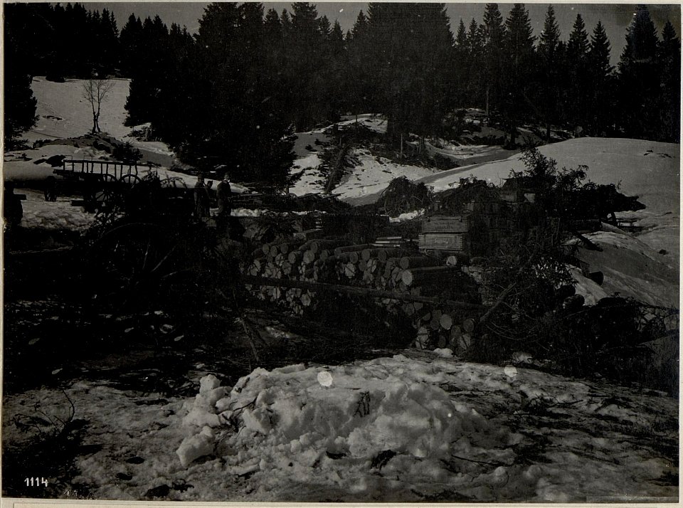 Am Fuße Monte Meletta. Italienisches .Geschütz mit Munition. (BildID 15640139)