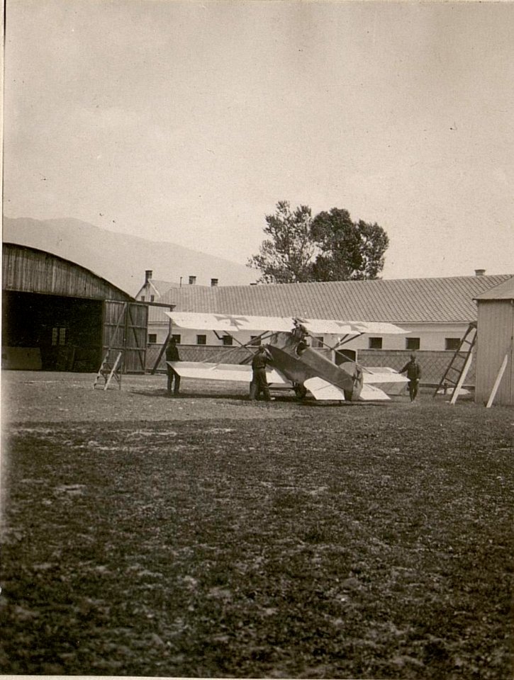 Am Flugplatz in Villach. (BildID 15799951)