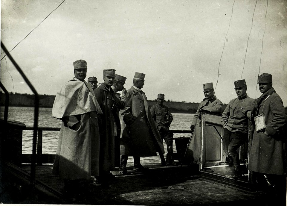 Am Schiff vor Belgrad bei der Einnahme durch die Division 57. (BildID 15587012)