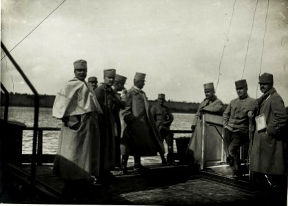 Am Schiff vor Belgrad bei der Einnahme durch die Division 57. (BildID 15587012)