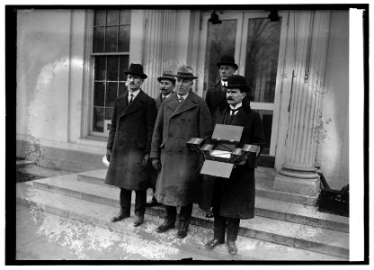 Am. Hungarian Civic Club group, 12-20-22 LCCN2016847060