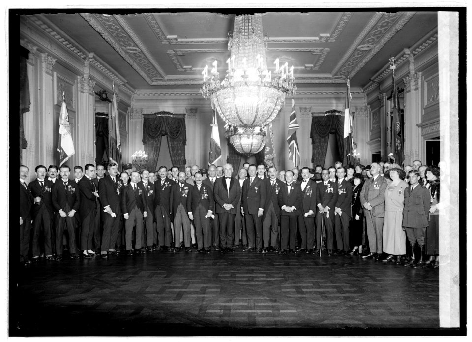 Am. Legion at White House, 10-11-22 LCCN2016846769