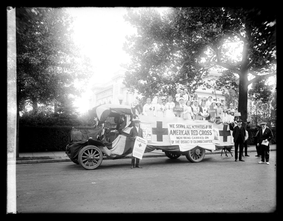 Am. Red Cross float LCCN2016852267