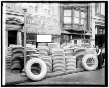 Amalgamated Tire store, front LCCN2016823710