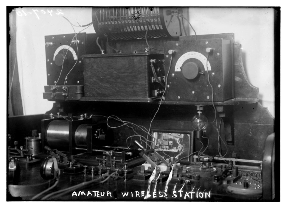 Amateur wireless station LCCN2014690444