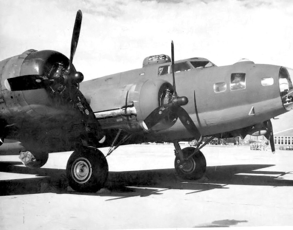Amarillo Army Airfield - Boeing B-17F Fortress on Flight Line