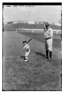 Babe Ruth and mascot LCCN2014715719