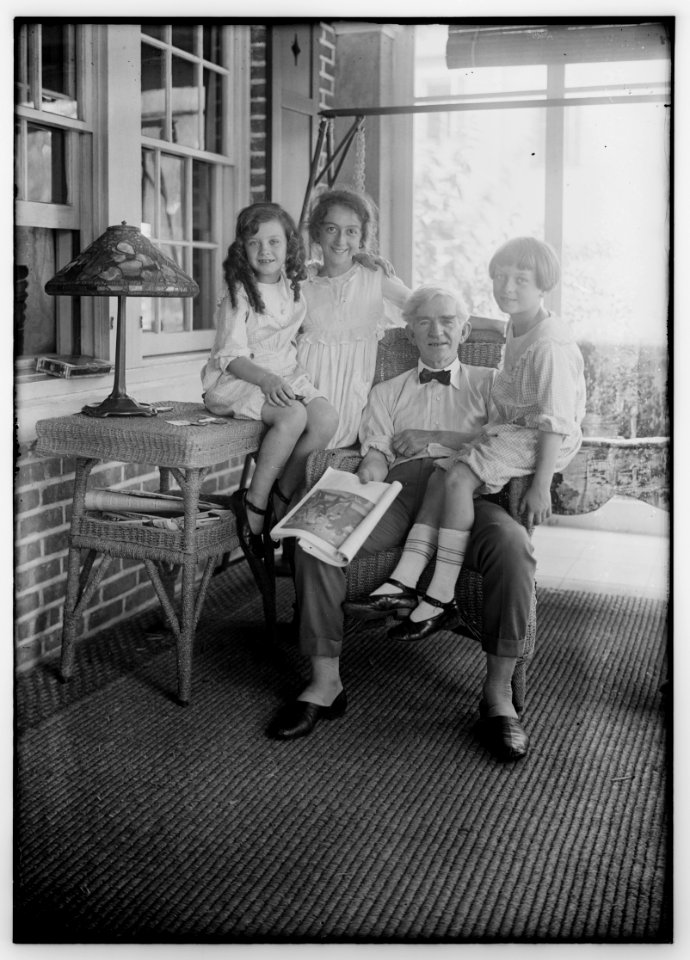 Bacon family LCCN2014712989