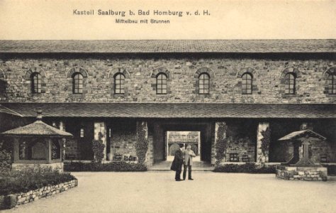 Bad Homburg v. d. Höhe, Hessen - Kastell, Mittelbau mit Brunnen (Zeno Ansichtskarten)