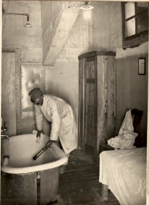 Bad Mauthen, Elektrozug 131-4 Ka Offiziers Badekabine, aufgenommen am 30. April 1916 (BildID 15473822)