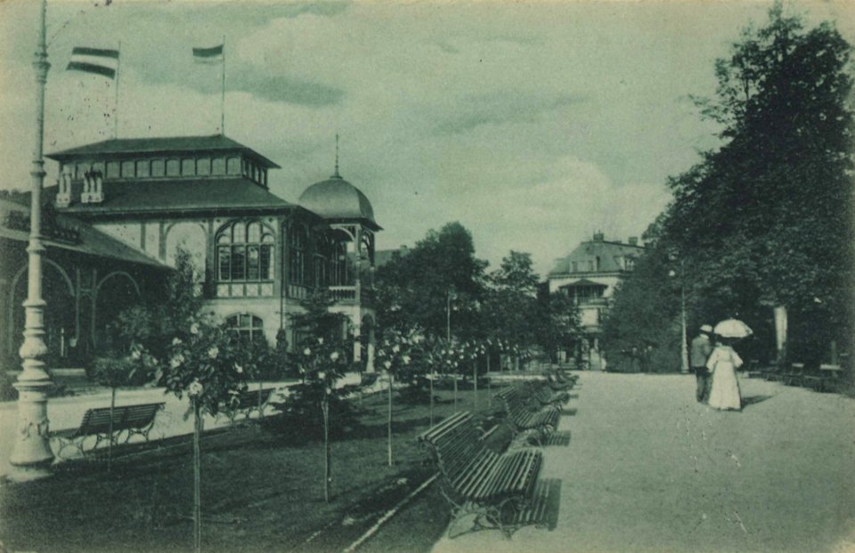 Bad Salzbrunn, Schlesien - Kurplatz mit Brunnenhaus (Zeno Ansichtskarten)