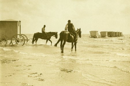Badekarren auf Wyk (1895) photo